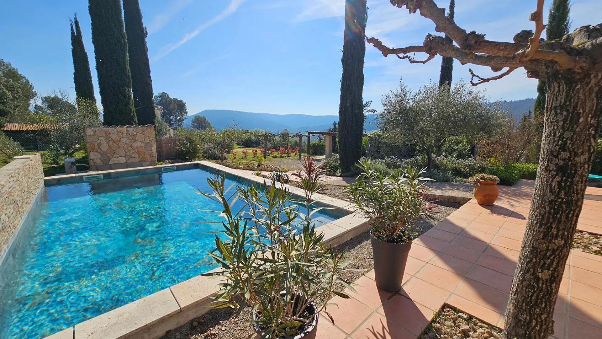 Сasa de vacaciones Villa Aux Trois Cypres Salernes En Provence