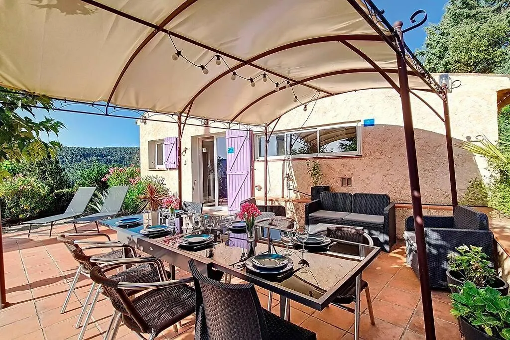 Holiday home Aux Trois Cypres Salernes En Provence Villa