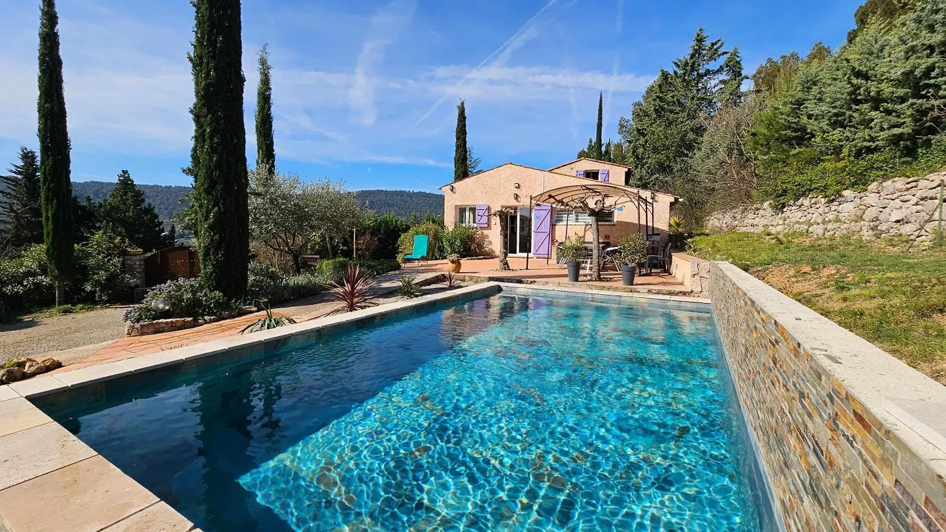 Aux Trois Cypres Salernes En Provence location